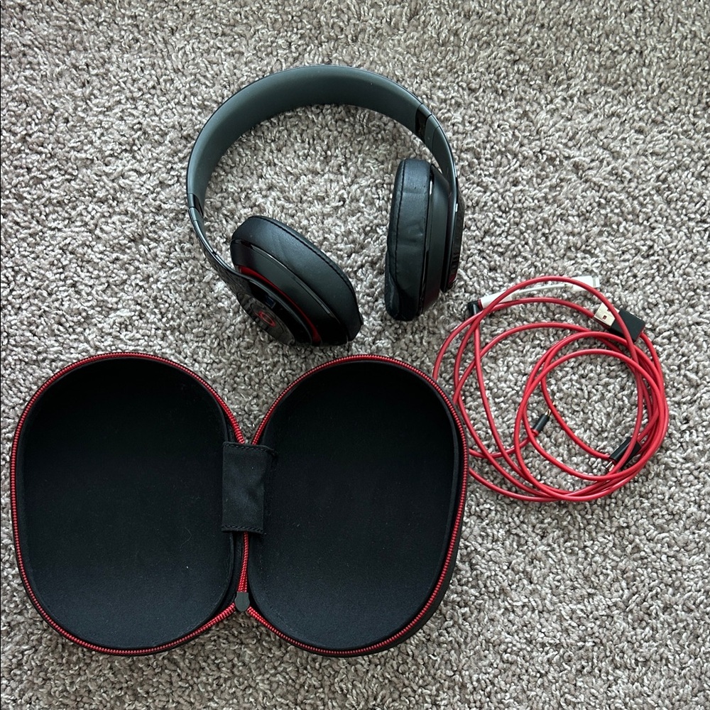 Beats by Dre Studio Black and Red Over-Ear Headphones with Case and cable